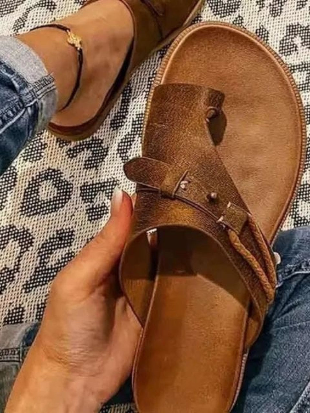 AURALYSYN – COMFORTABLE SANDALS