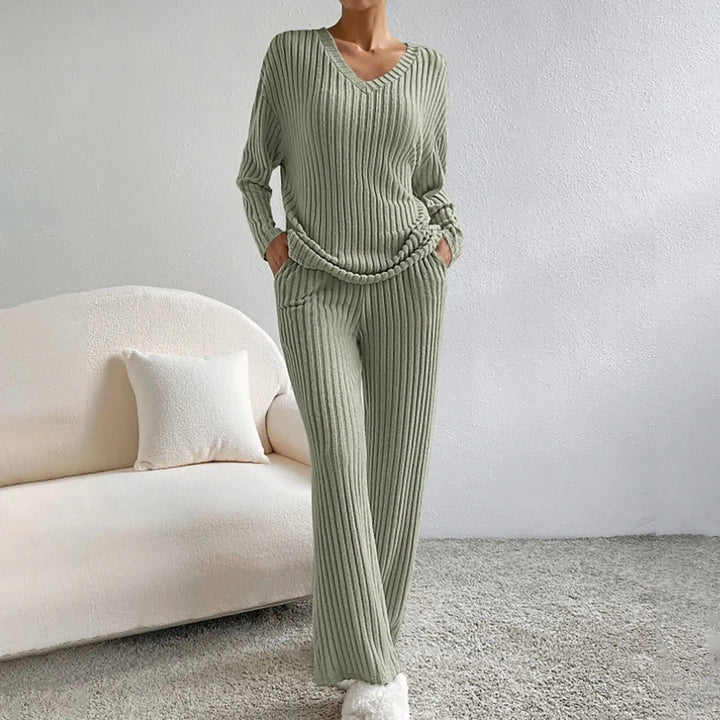 CALYNTHA – V-NECK KNIT TWO-PIECE SET