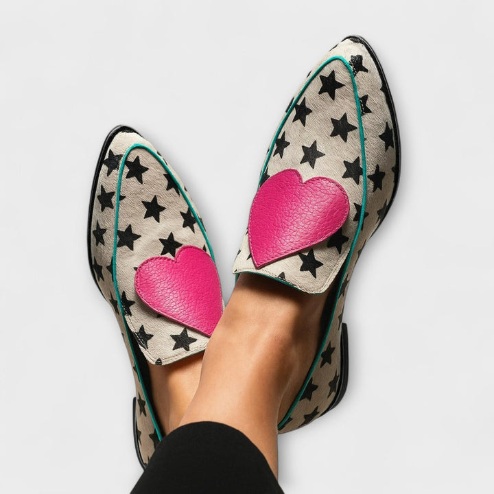 Aura lithia – Cozy Heart Patch Slippers